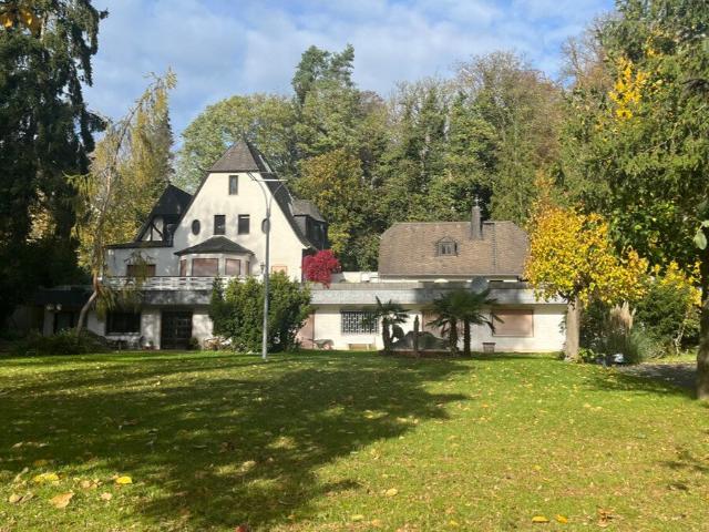 Großes Anwesen mit Büro/Praxisanbau aus 1986 mit parkähnlichem Garten in Hennef Bröl
