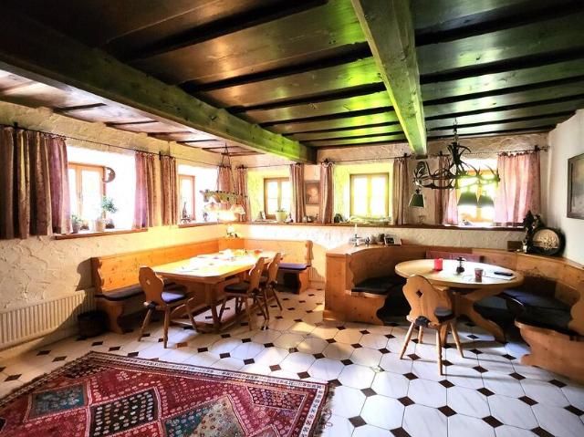 Großes Areal mit ehemaliger Ferienpension!