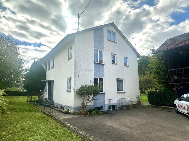 Großes Baufenster, Bestandshaus und viel Platz!