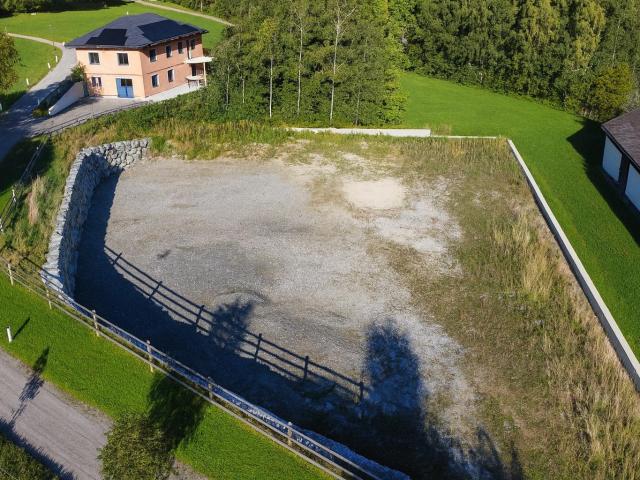 Großes Bauland komplett eben am Berg gute Anbindung A2 keine Marklergebühren