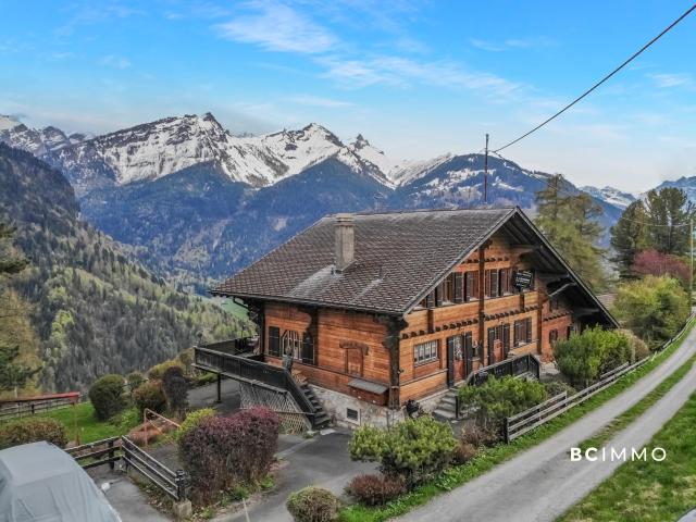 Großes Chalet zur Renovierung und Potenzial für die Entwicklung des Grundstücks