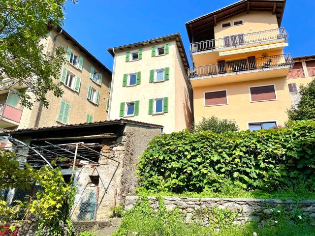 GROSSES EINFAMILIENHAUS