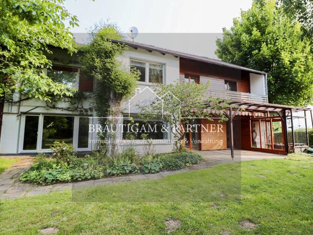 Großes Einfamilienhaus in traumhafter Lage! Feldblick, Privatweg, großer Garten!