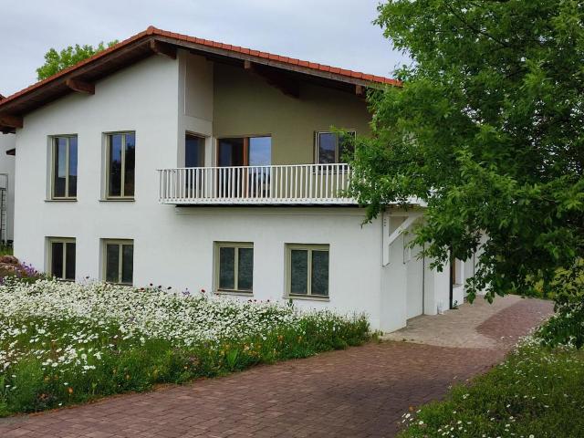 Großes Einfamilienhaus in Ortsrandlage