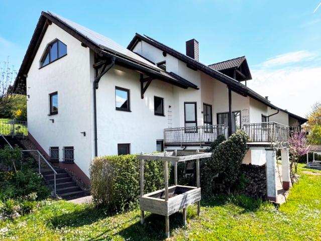 Großes Einfamilienhaus mit Einliegerwohnung in bester Lage Obernburgs – herrlicher Fernblick