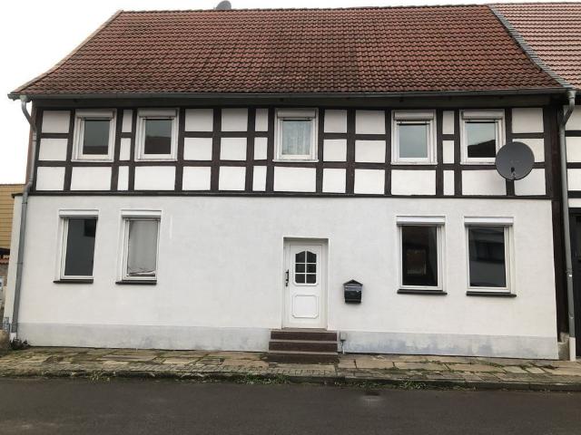Großes Einfamilienhaus mit Nebengelass zum Ausbau