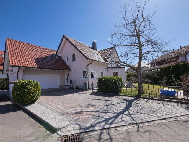Großes Einfamilienhaus mit Stil und Spielstraße