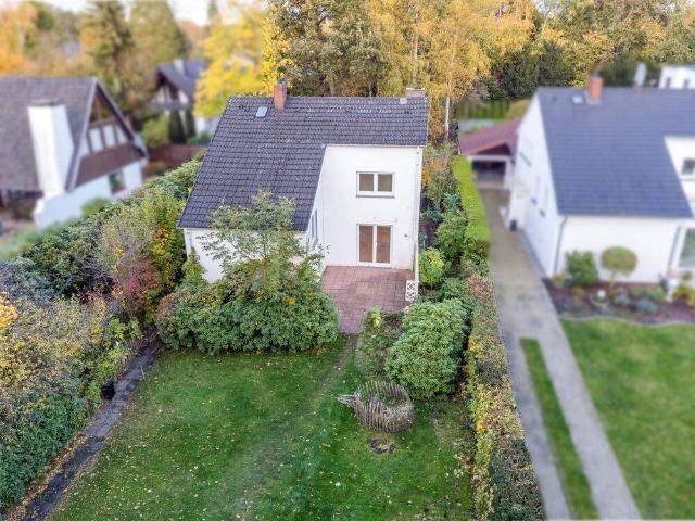 Großes Einfamilienhaus mit Traumgarten. Provisionsfrei