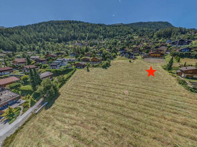 Grosses erschlossenes Grundstück sehr nahe Zentrum, wunderschöne Aussicht