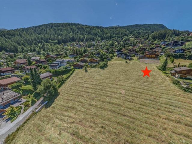 Grosses erschlossenes Grundstück sehr nahe Zentrum, wunderschöne Aussicht