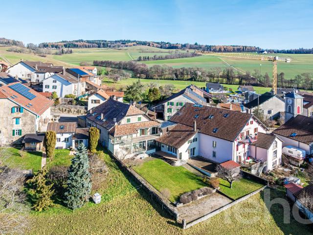 Großes Familienhaus mit eigenständigem Anbau