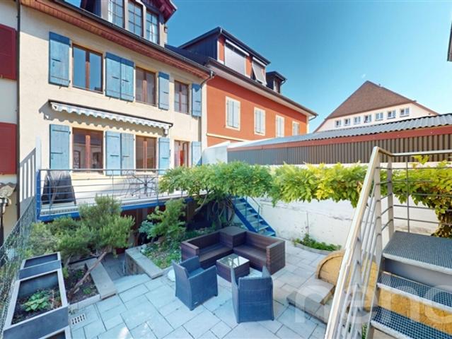 Großes Familienhaus mit intimem Innenhof und vorteilhafter Hypothek
