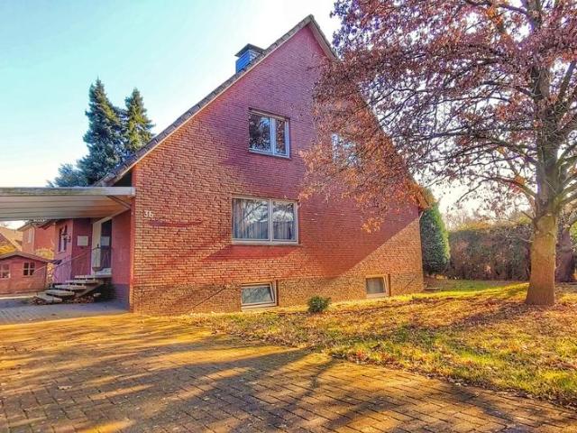 Großes, freistehendes Einfamilienhaus mit mögl. Einliegerwohnung