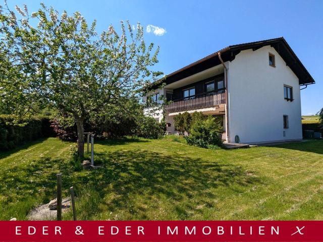 RESERVIERT: Großes, freistehendes Haus mit viel Potenzial auf großzügigem, schönem Grundstück im Zentrum von Schnaitsee!