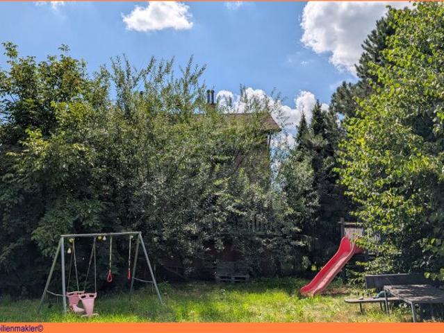 großes Gebäude + großes Grundstück für große Ideen