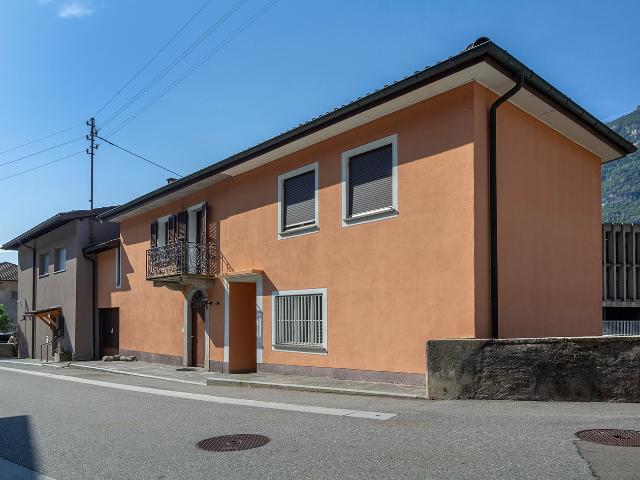 Großes Haus mit Entwicklungspotenzial in Osogna