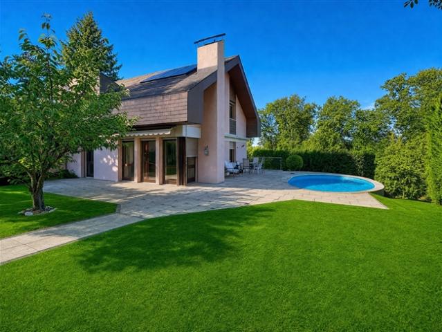 Großes Haus mit Pool in Versoix
