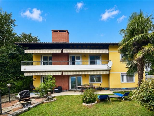 GROSSES HAUS MIT 3 WOHNUNGEN UND 400 M² GROSSES GARTENLAND