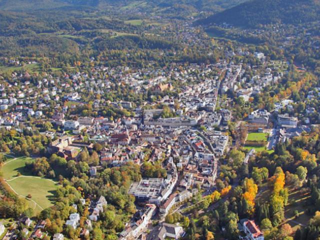 Hofgut in Baden Baden, ideal auch zur Pferdehaltung / Tierhaltung aller Art!