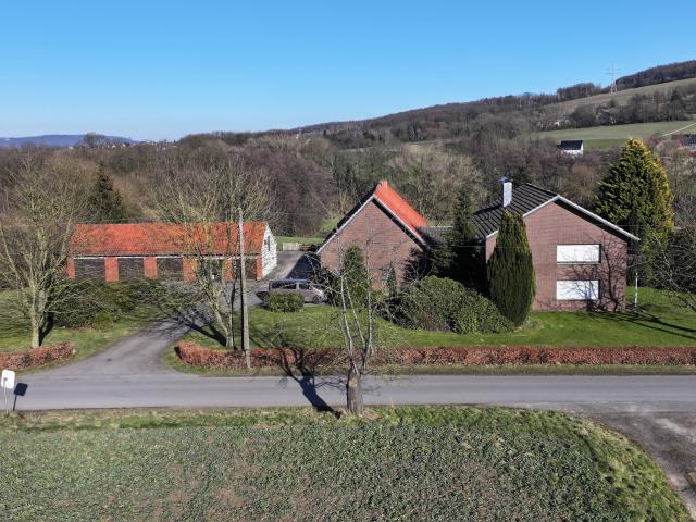 Großes Landhaus auf einem ca. 13.500 m² Grundstück mit eigenen Forellenteichen