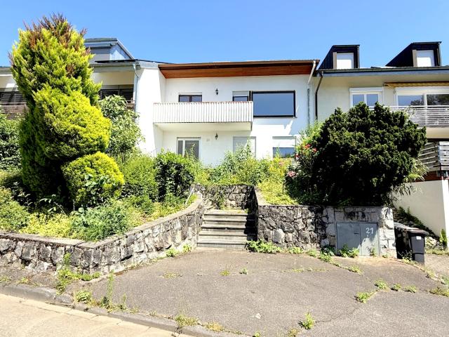 Großes Reihenhaus mit Einliegerwohnung in ruhiger Lage von Lö Stetten