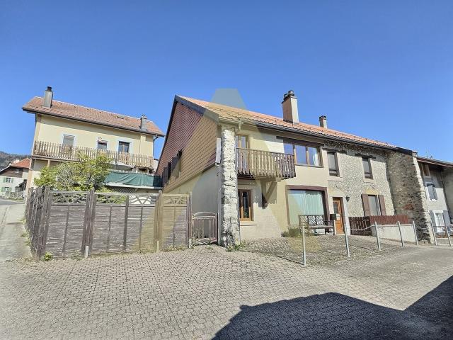 Großes renoviertes Einfamilienhaus im Dorf