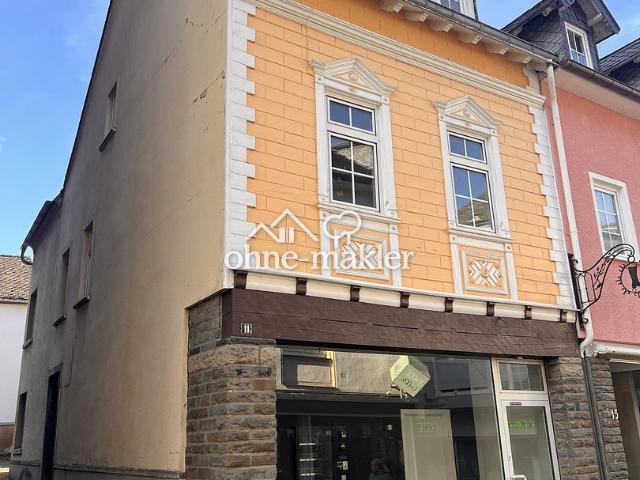 Großes, renovierungsbedürftiges Haus in Fußgängerzone, 3 Etagen, 3 Wohnungen möglich