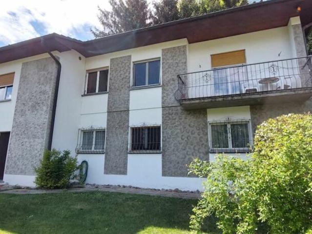 Grosses u. privates EFH mit Lift mit Grottino, Zweitwohnsitz! Ampia e prestigiosa casa unifamiliare privata con ascensore, grottino e possibilità di residenza secondaria