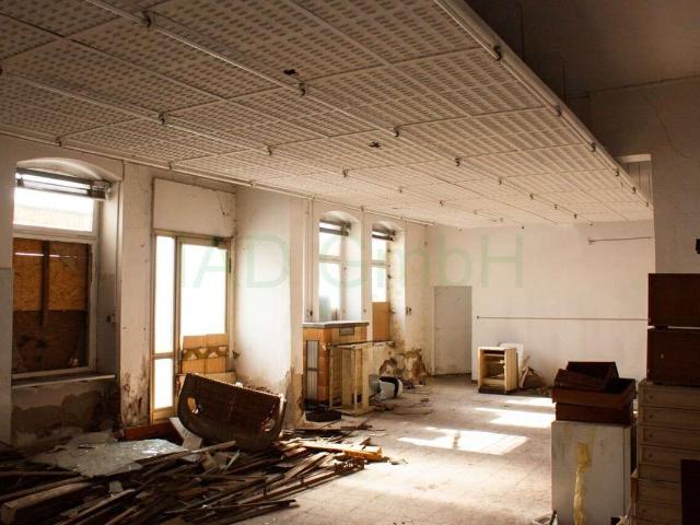 Großes Wohn und Geschäftshaus zur Sanierung