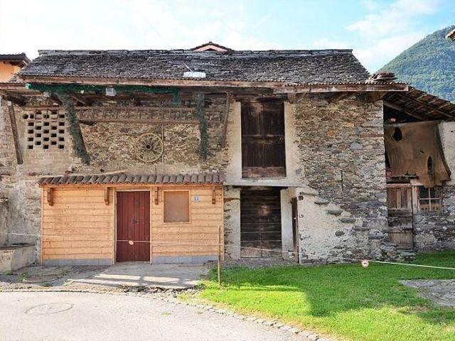 Großes zu renovierendes Finca im Kern mit kleinem Grundstück und Parkplätzen