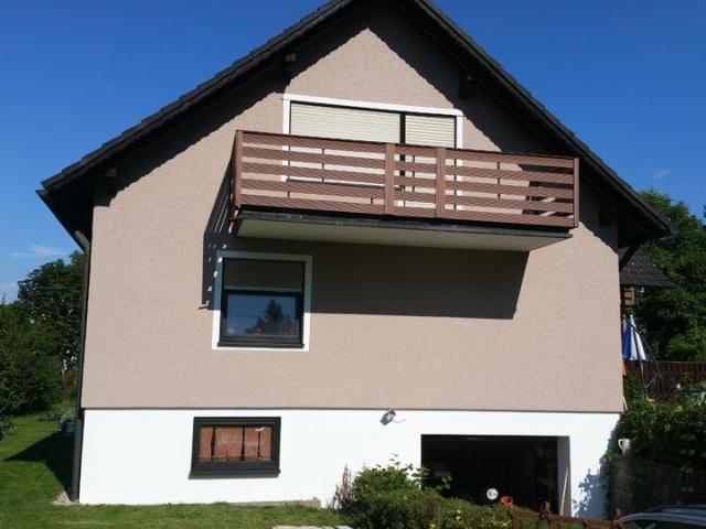 Großes Zweifamilienhaus
