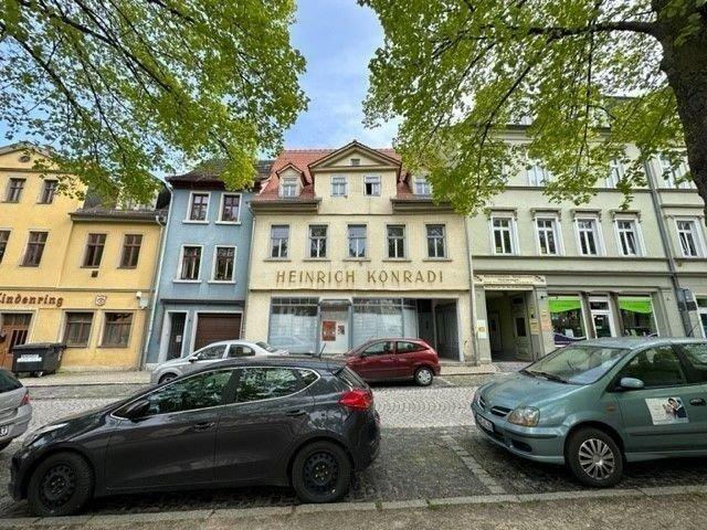 Großes Zweifamilienhaus in zentraler Lage mit Weinkeller
