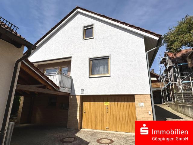 Großes Zweifamilienhaus mit Carport und Doppelgarage!