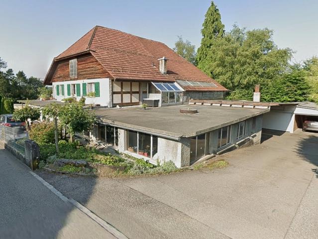 Grosses 2 Familienhaus mit mechanischer Werkstatt