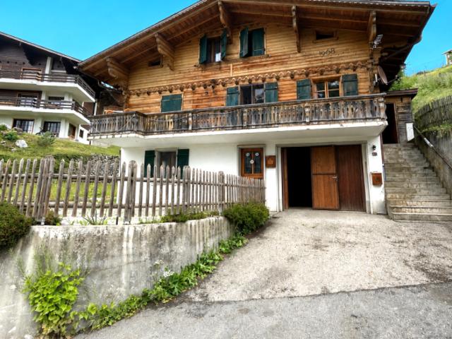 Grosses 7 Zimmer Chalet mit Einliegerwohnung und wunderbarer Weitsicht in Château d'Oex VD