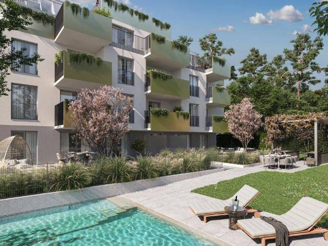 Großflächige Gartenwohnung, 5 Zimmer Erstbezugs Wohnung mit Garten,Terrasse und 3 Balkone! Pool im Gemeinschaftsgarten!