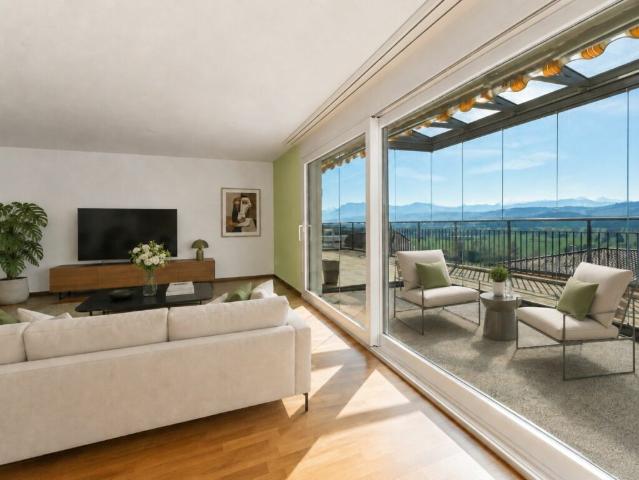 Grossi 4 ½ Zemmer Terrassewohnig met troumhafter Ussecht