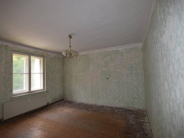 GROSSVEITSCH Renovierungsbedürftige 2 Zimmer Wohnung im Naturparadies