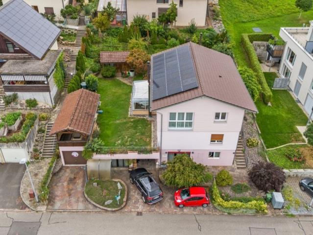 Grosszügig mit Wintergarten und Atelier
