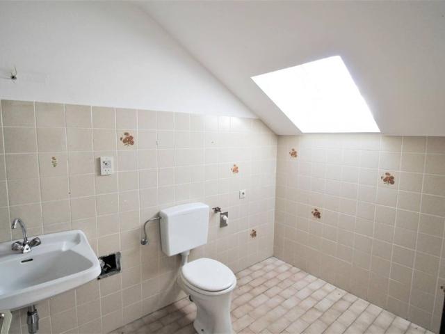 Großzügig angelegte Singlewohnung im Dachgeschoss