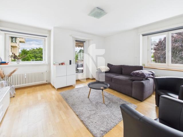 Grosszügig und lichtdurchflutet 4.5 Zimmer Wohnung mit Sauna, Balkon und Tiefgaragenplatz