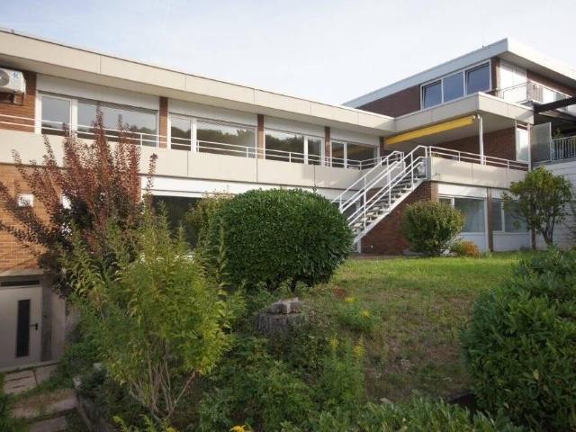 Großzügig wohnen mit unverbaubarem Blick in die Rheinebene