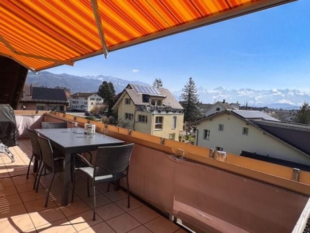 Grosszügig, 6.5 Zimmer, Top Aussicht, perfekte Lage und 3 Balkone