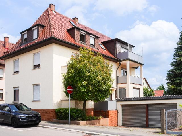 Sonnige 3 Zi. Etagenwhg. mit Gartenanteil, 2 Balkonen, Keller & Doppelgarage in zentraler Lage