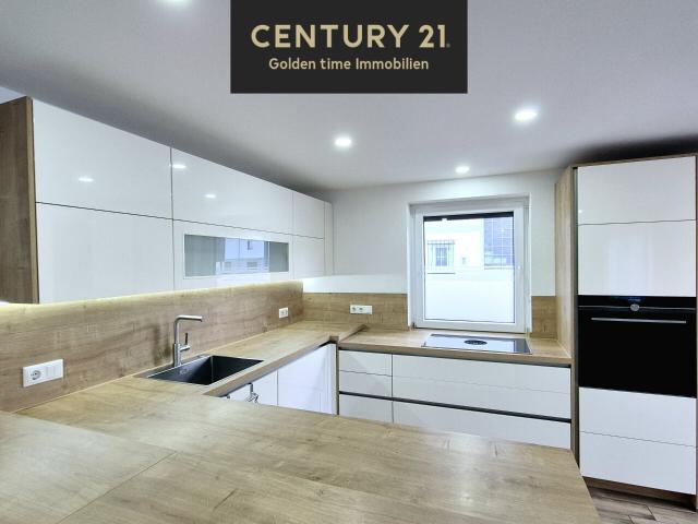 Großzügige 4 Zimmer Terrassenwohnung mit Einbauküche und Garage
