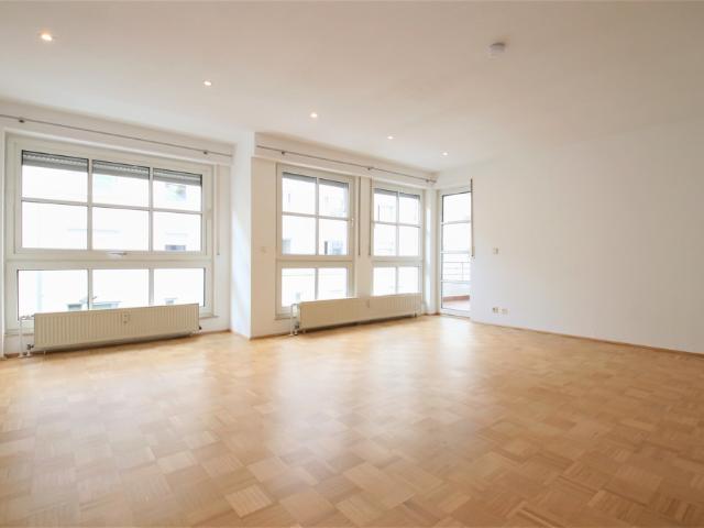 Großzügige 4 Zimmer Wohnung mit zwei Balkonen in Darmstadt / Mitte