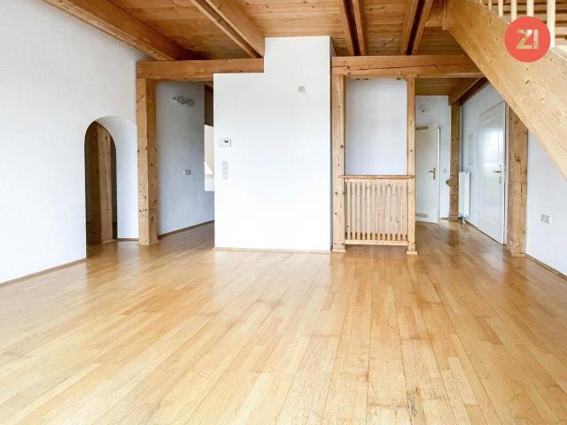 Großzügige 4 Zimmer Wohnung mit Balkon in URFAHR unbefristetes Mietverhältnis