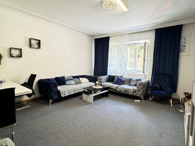 Großzügige 4 Zimmer Wohnung mit Charme und Komfort