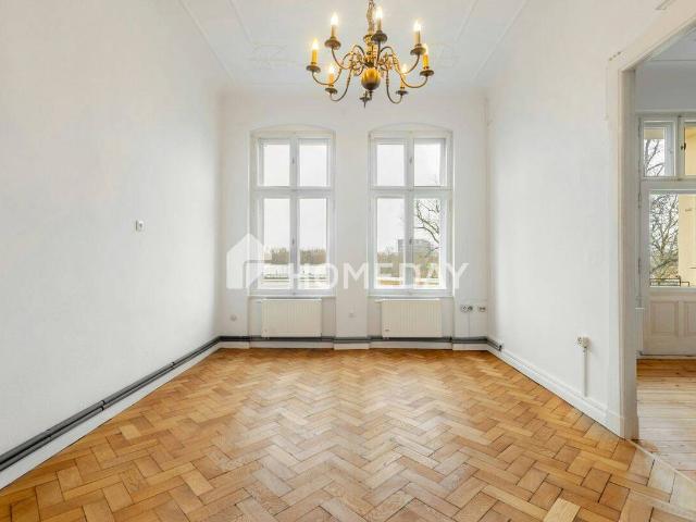 Großzügige 4 Zimmer Wohnung mit Loggia in familienfreundlicher Lage