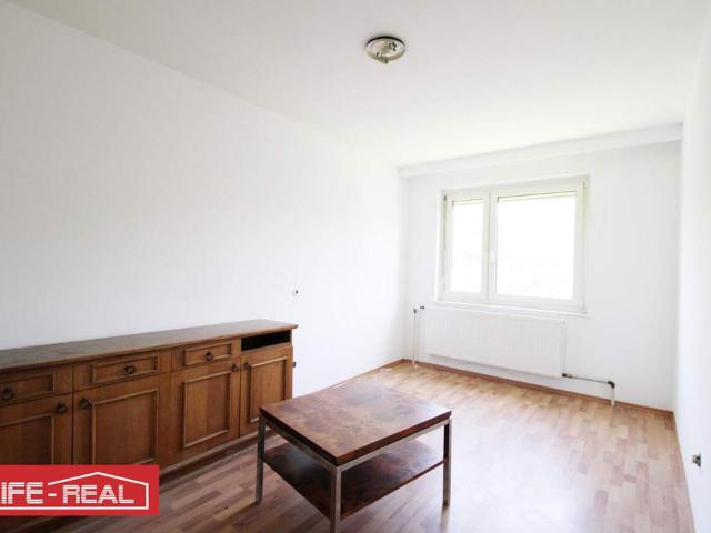 Großzügige 4 Zimmer Wohnung mit Loggia und Stellplatz – Potenzial zur Sanierung vorhanden
